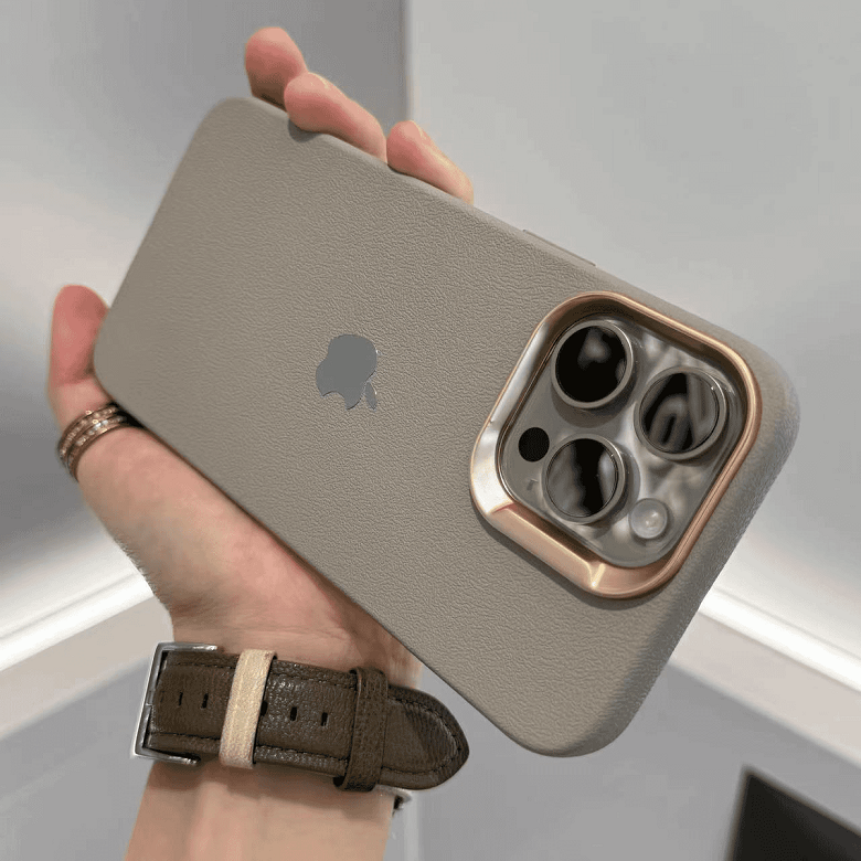 Case / Capinha Iphone Soft Couro (13 ao 15 Pro Max)