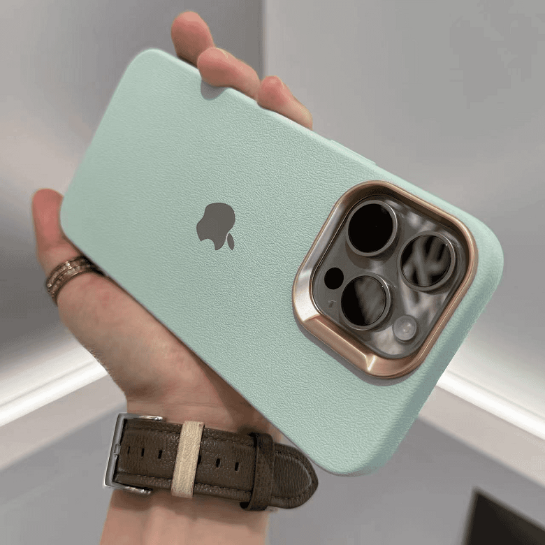 Case / Capinha Iphone Soft Couro (13 ao 15 Pro Max)