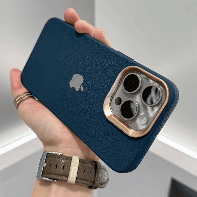 Case / Capinha Iphone Soft Couro (13 ao 15 Pro Max)