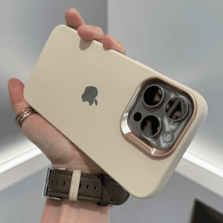 Case / Capinha Iphone Soft Couro (13 ao 15 Pro Max)